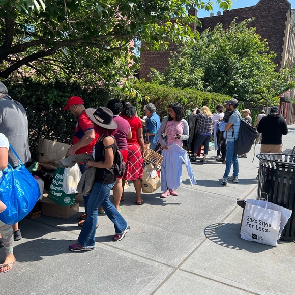 Meet your Posher, Iris - Picture 7 of 8